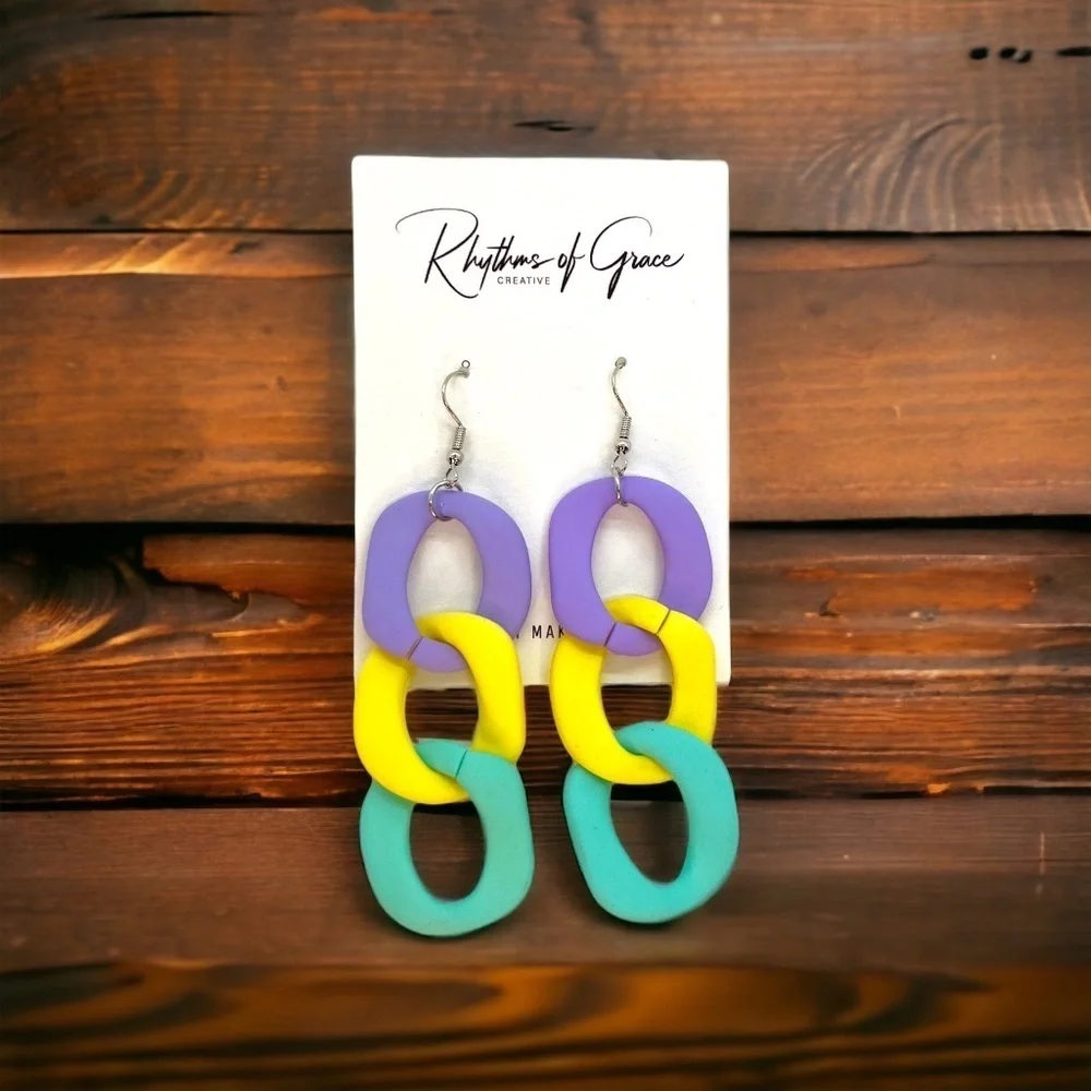 Bold & Festive Chain Earrings – Mardi Gras Vibes in Every Link! 💜💚💛